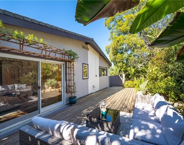 22540 Cass Avenue - Photo Thumbnail 19