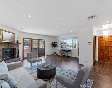 22540 Cass Avenue - Photo Thumbnail 7