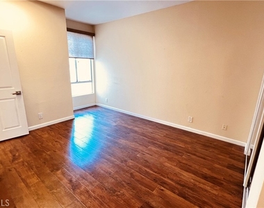 19350 Sherman Way - Photo Thumbnail 21
