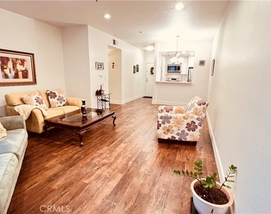 19350 Sherman Way - Photo Thumbnail 12