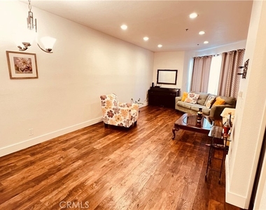 19350 Sherman Way - Photo Thumbnail 8