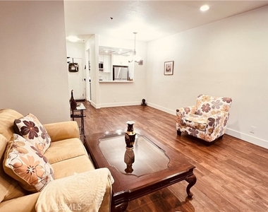 19350 Sherman Way - Photo Thumbnail 13