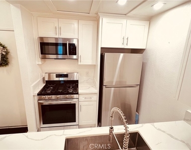 19350 Sherman Way - Photo Thumbnail 10
