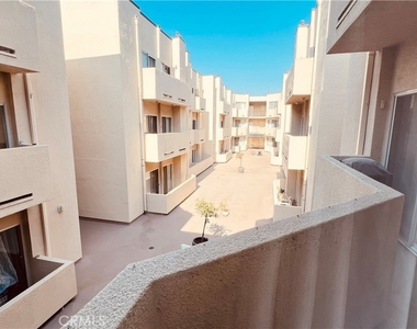 19350 Sherman Way - Photo Thumbnail 14