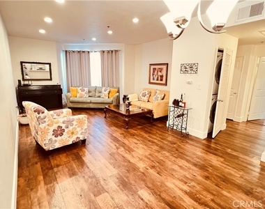 19350 Sherman Way - Photo Thumbnail 7