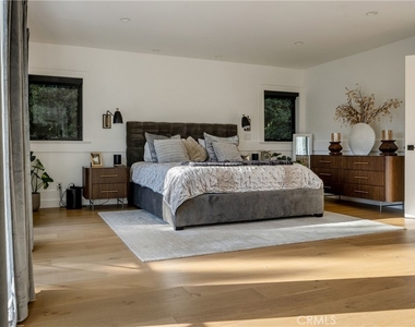 4637 Morella Avenue - Photo Thumbnail 22