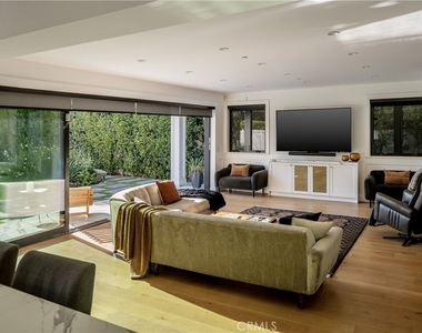 4637 Morella Avenue - Photo Thumbnail 10