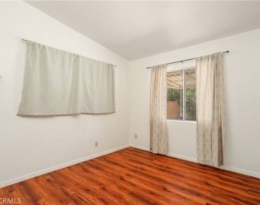 1050 W Avenue J13 - Photo Thumbnail 11