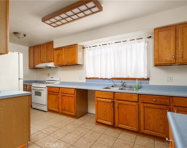 1050 W Avenue J13 - Photo Thumbnail 6