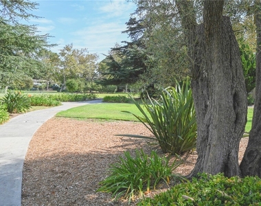 5326 1/2 Village Green - Photo Thumbnail 19