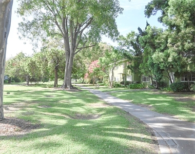 5326 1/2 Village Green - Photo Thumbnail 23