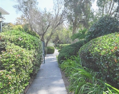 5326 1/2 Village Green - Photo Thumbnail 18