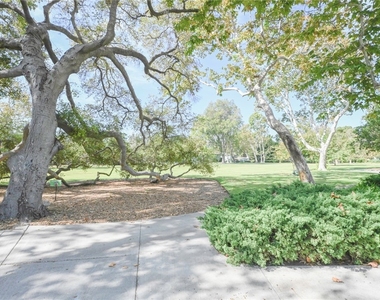 5326 1/2 Village Green - Photo Thumbnail 20