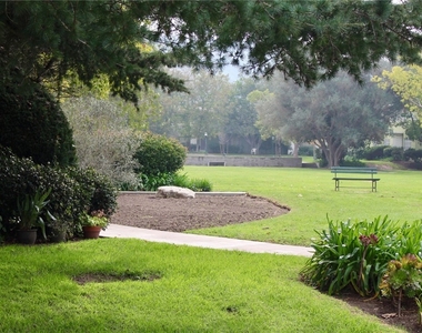 5326 1/2 Village Green - Photo Thumbnail 31