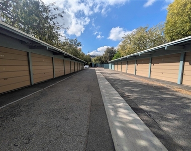 5326 1/2 Village Green - Photo Thumbnail 29