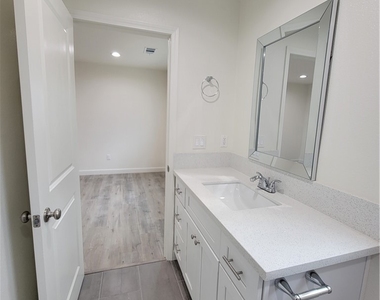 20612 Raymond Avenue - Photo Thumbnail 16
