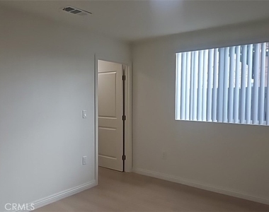 315 W 56th - Photo Thumbnail 5
