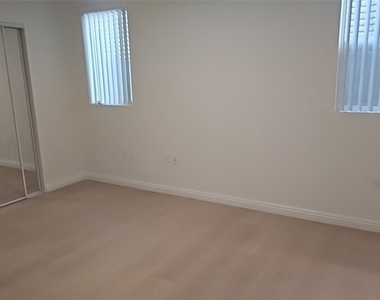 315 W 56th - Photo Thumbnail 6