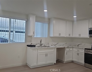 315 W 56th - Photo Thumbnail 11