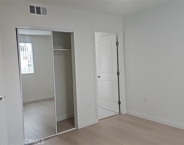 315 W 56th - Photo Thumbnail 4