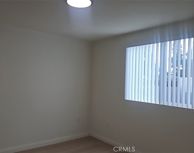 315 W 56th - Photo Thumbnail 3