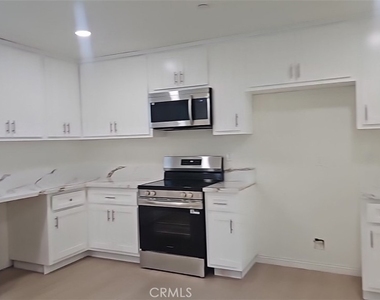 315 W 56th - Photo Thumbnail 12