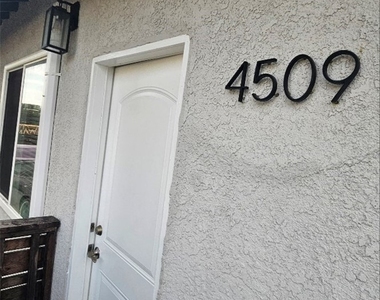 4509 S Kansas Ave - Photo Thumbnail 2