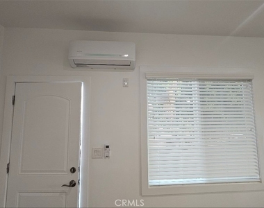 4509 S Kansas Ave - Photo Thumbnail 3