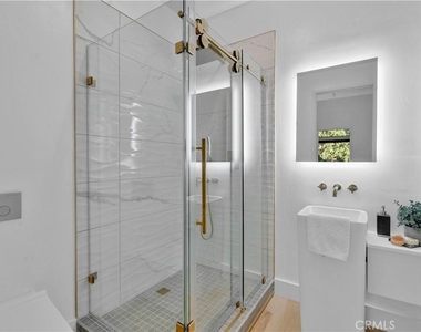 216 Leonard Lane - Photo Thumbnail 25