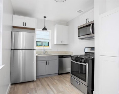 502 E 5th St - Photo Thumbnail 6