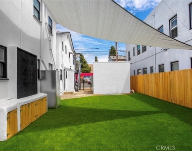 502 E 5th St - Photo Thumbnail 2