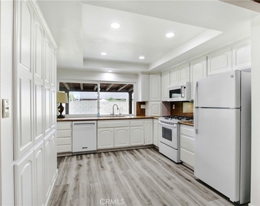 1745 N Holbrook Street - Photo Thumbnail 4