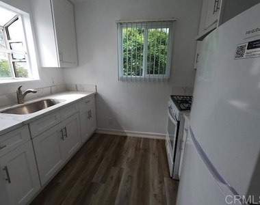 392 Park Way Street - Photo Thumbnail 3