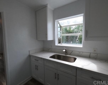 392 Park Way Street - Photo Thumbnail 4