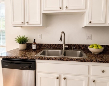 1450 Iris Avenue - Photo Thumbnail 3
