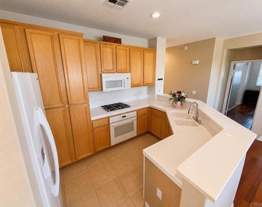 2175 Palo Alto Dr - Photo Thumbnail 10