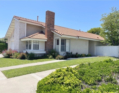 17 Fallbrook - Photo Thumbnail 20