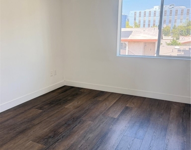 1245 N New Hampshire Ave #3 - Photo Thumbnail 4