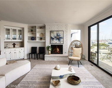 1214 E Balboa Boulevard - Photo Thumbnail 8