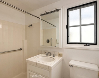 1214 E Balboa Boulevard - Photo Thumbnail 37