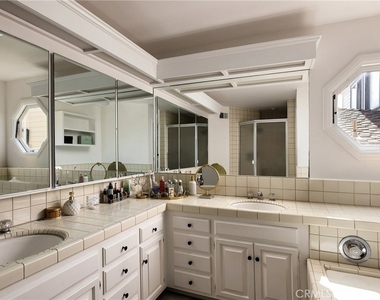 1214 E Balboa Boulevard - Photo Thumbnail 25