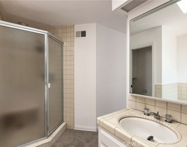 1214 E Balboa Boulevard - Photo Thumbnail 24
