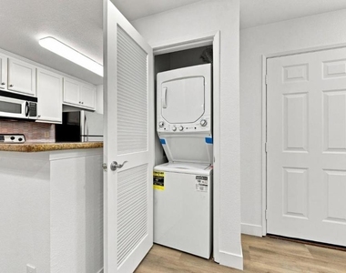 2695 Somerset Park Circle - Photo Thumbnail 17