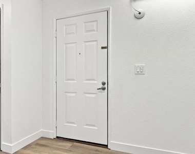 2695 Somerset Park Circle - Photo Thumbnail 3
