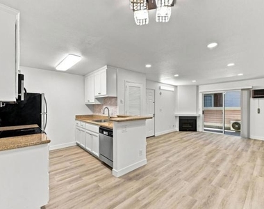 2695 Somerset Park Circle - Photo Thumbnail 4