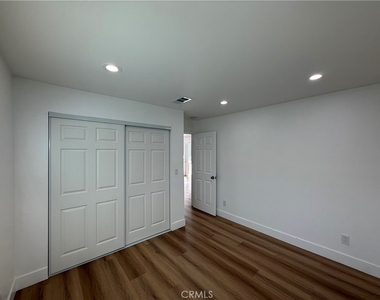 2808 Exposition Pl - Photo Thumbnail 6