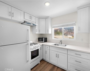 326 N Coast - Photo Thumbnail 2