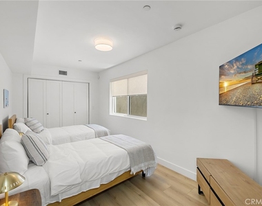 1045 Gaviota Drive - Photo Thumbnail 15