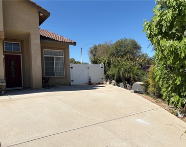 3390 Cambria Court - Photo Thumbnail 2