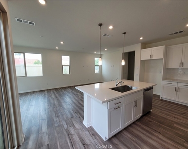1956 S Hartford Place - Photo Thumbnail 6